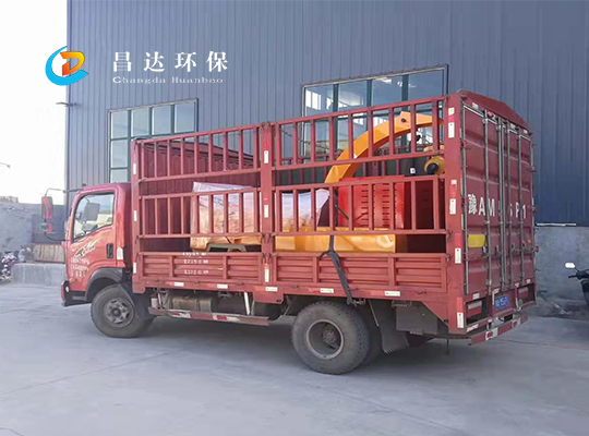 湖北客户自提大型树枝粉碎机.jpg