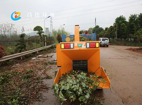昌达**树枝粉碎机使用现场.jpg