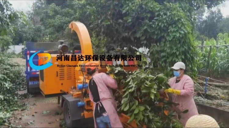 河南昌达HC-6145树枝粉碎机浙江杭州客户现场.jpg