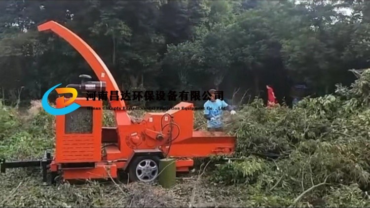 河南昌达HC-6140L树枝粉碎机四川成都客户现场.jpg