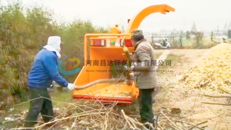 河南昌达HC6145型树枝粉碎机山东济南客户使用现场.jpg