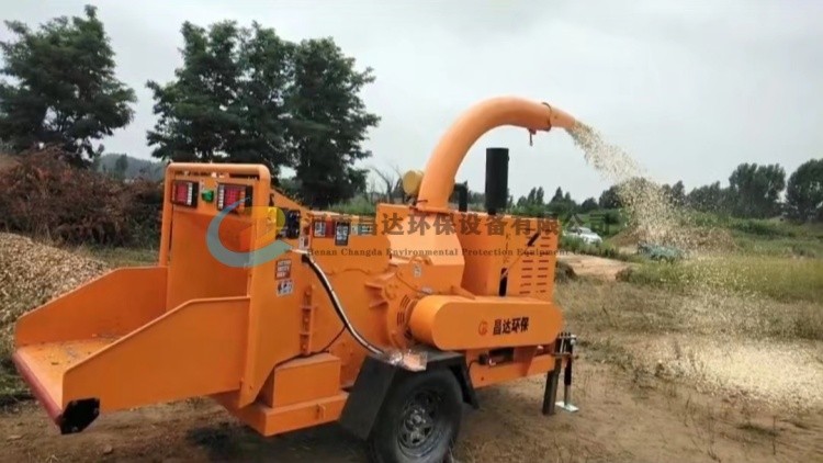 河南昌达HC-6145园林绿化树枝粉碎机山东威海客户使用现场.jpg