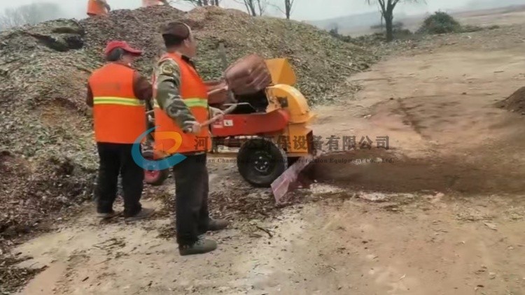 河南昌达小型多功能木材粉碎甘肃汉中客户使用现场