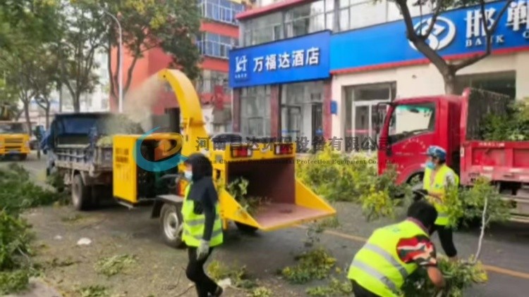 园林绿化树枝粉碎机西安客户使用现场